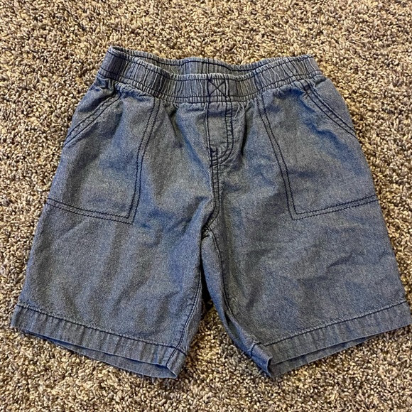 Set of 2, Carters, boys shorts, size 5T - Picture 3 of 4